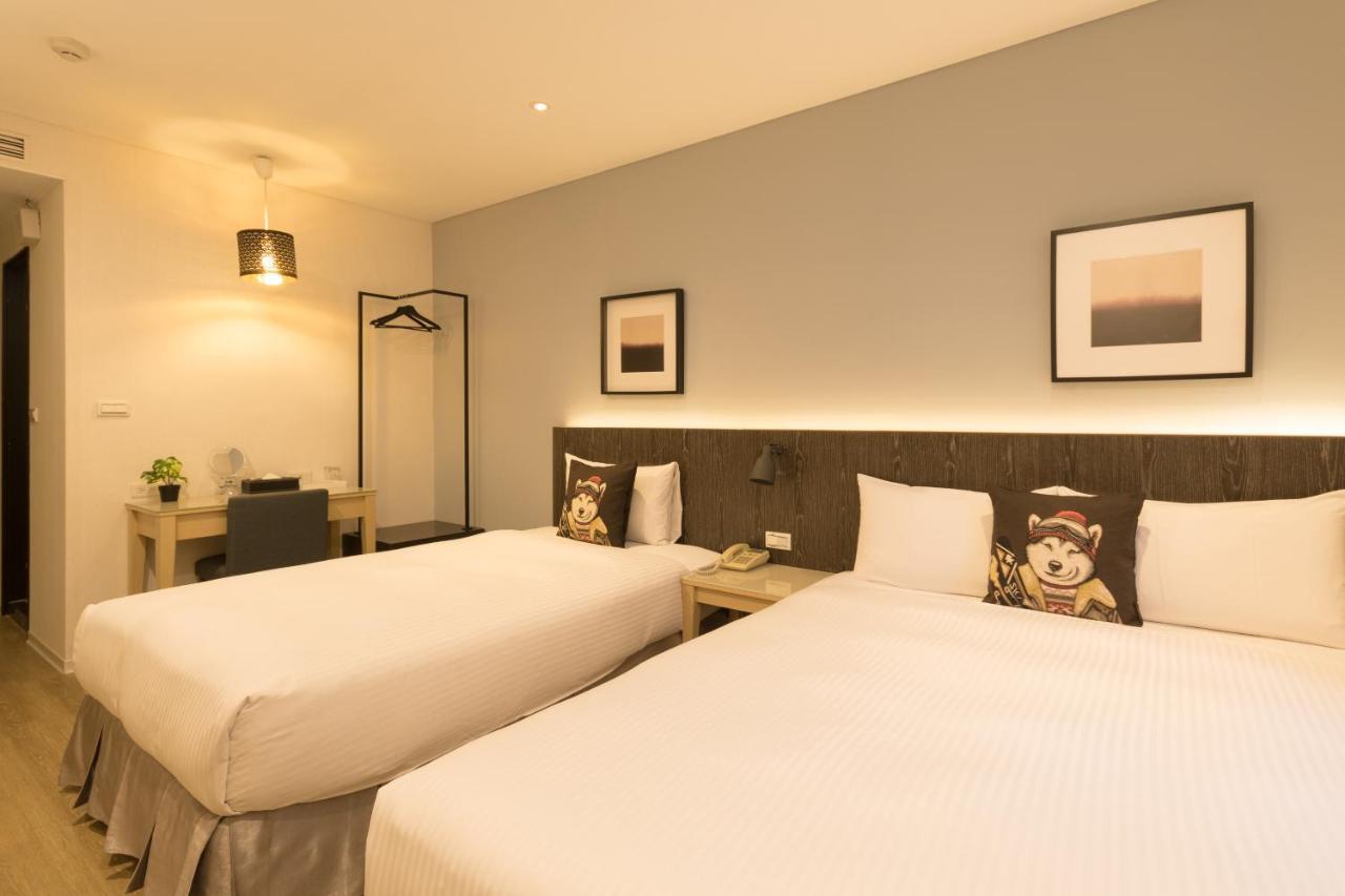 Just Enjoy Business Hotel Tainan Esterno foto