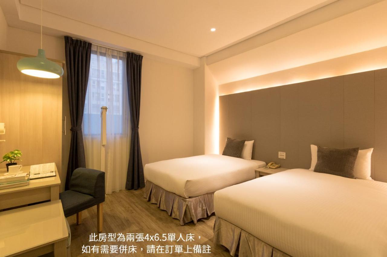 Just Enjoy Business Hotel Tainan Esterno foto