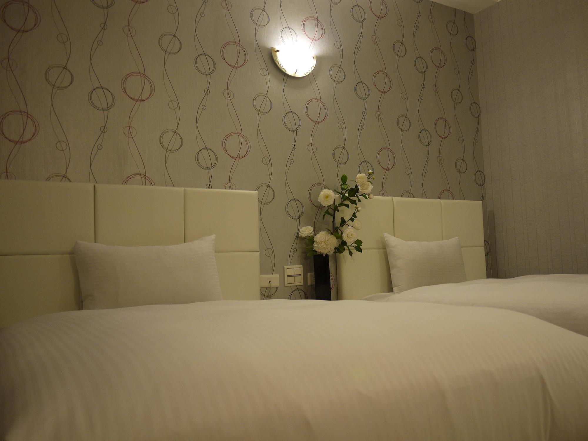 Just Enjoy Business Hotel Tainan Esterno foto