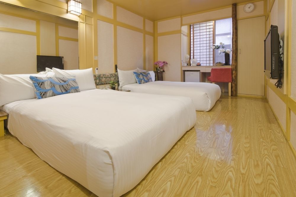 Just Enjoy Business Hotel Tainan Esterno foto