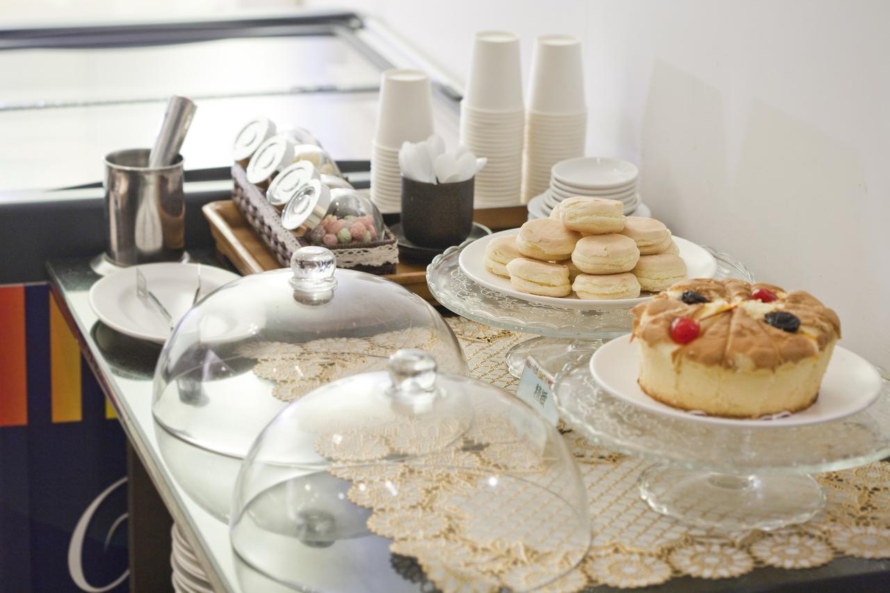 Just Enjoy Business Hotel Tainan Esterno foto