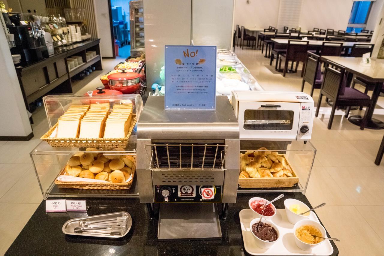 Just Enjoy Business Hotel Tainan Esterno foto